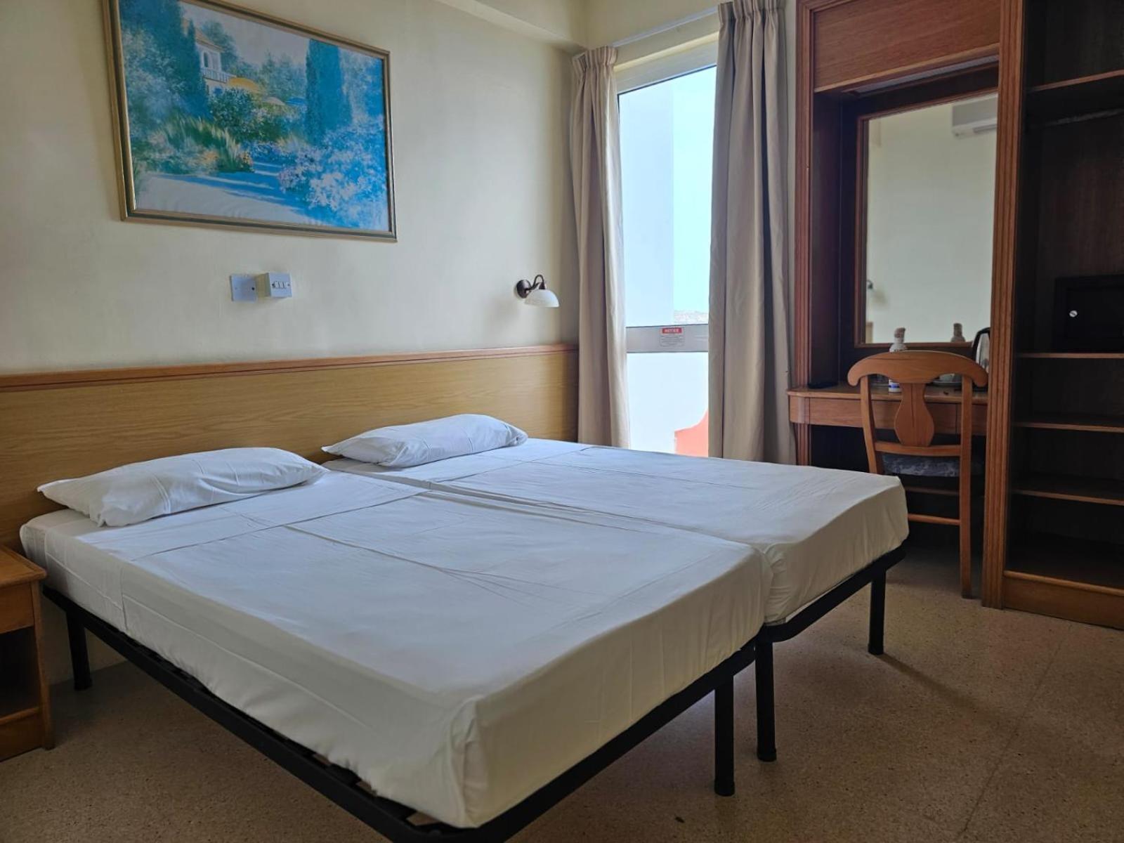 Ambassador Hotel 3*