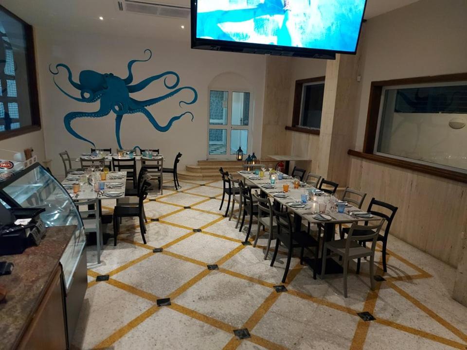 Ambassador Hotel 3*