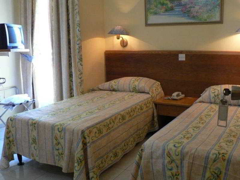 Ambassador 3* Xemxija Bay